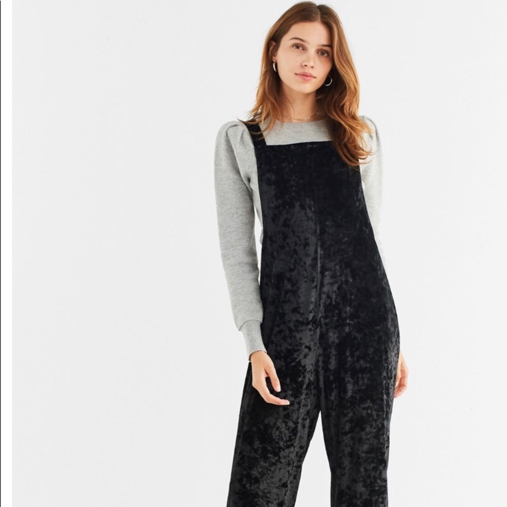 UO shapeless velvet overall